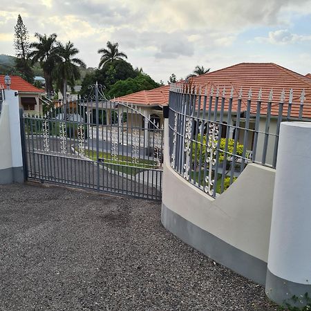 Beautiful 2-Bed Apartment In Montego Bay Exterior photo