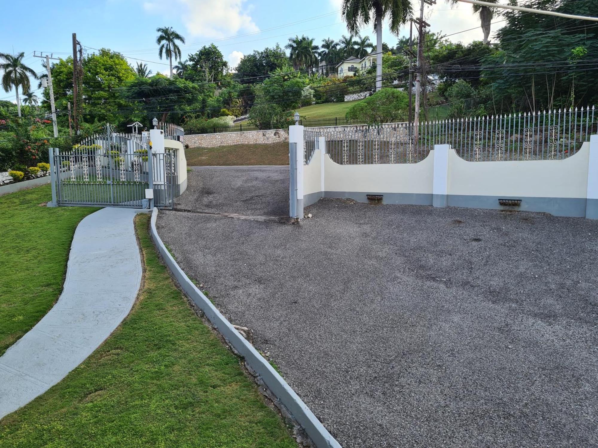 Beautiful 2-Bed Apartment In Montego Bay Exterior photo